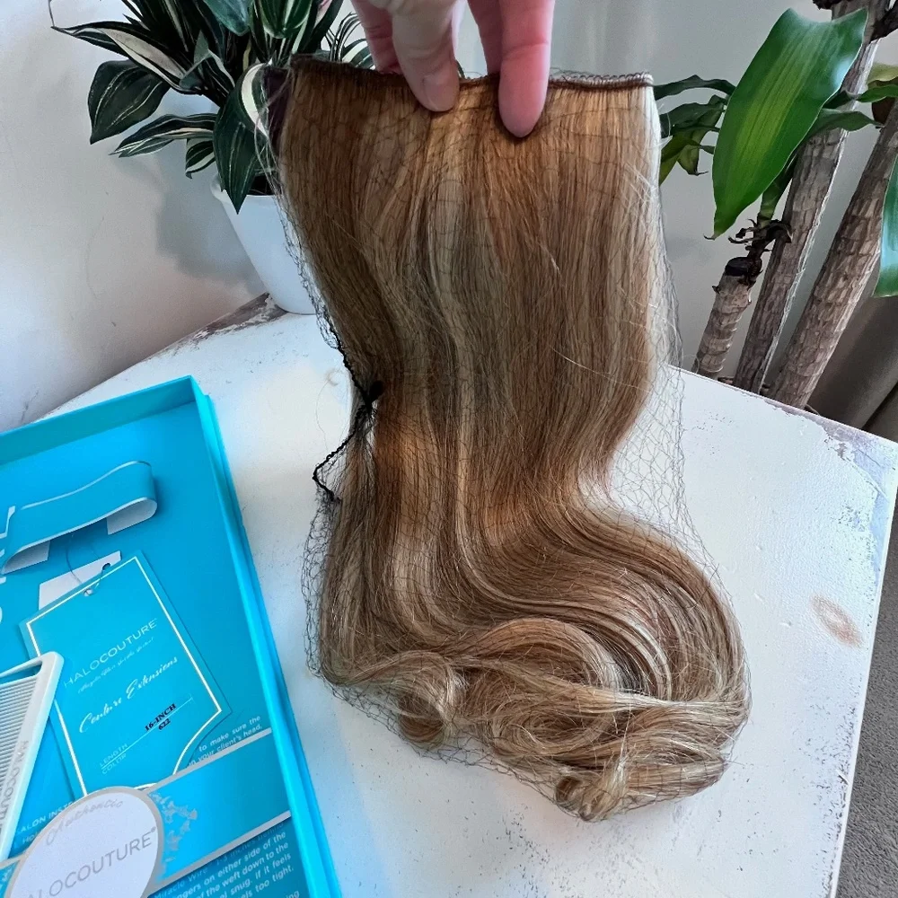 PRICE REDUCED! Halo Couture 16” Extensions color 622 Quality Beautiful Hair.